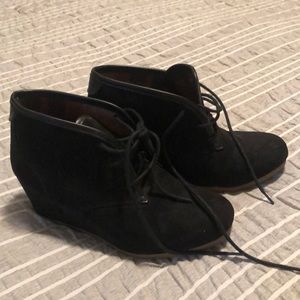 Lace up wedged booties